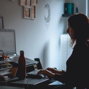 Photo of student on computer at home (Susanna Marsiglia)